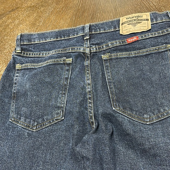 Wrangler Bootcut Regular Fit Dark‎ Wash Men’s Jeans, Size 32W, 30L - Picture 10 of 12